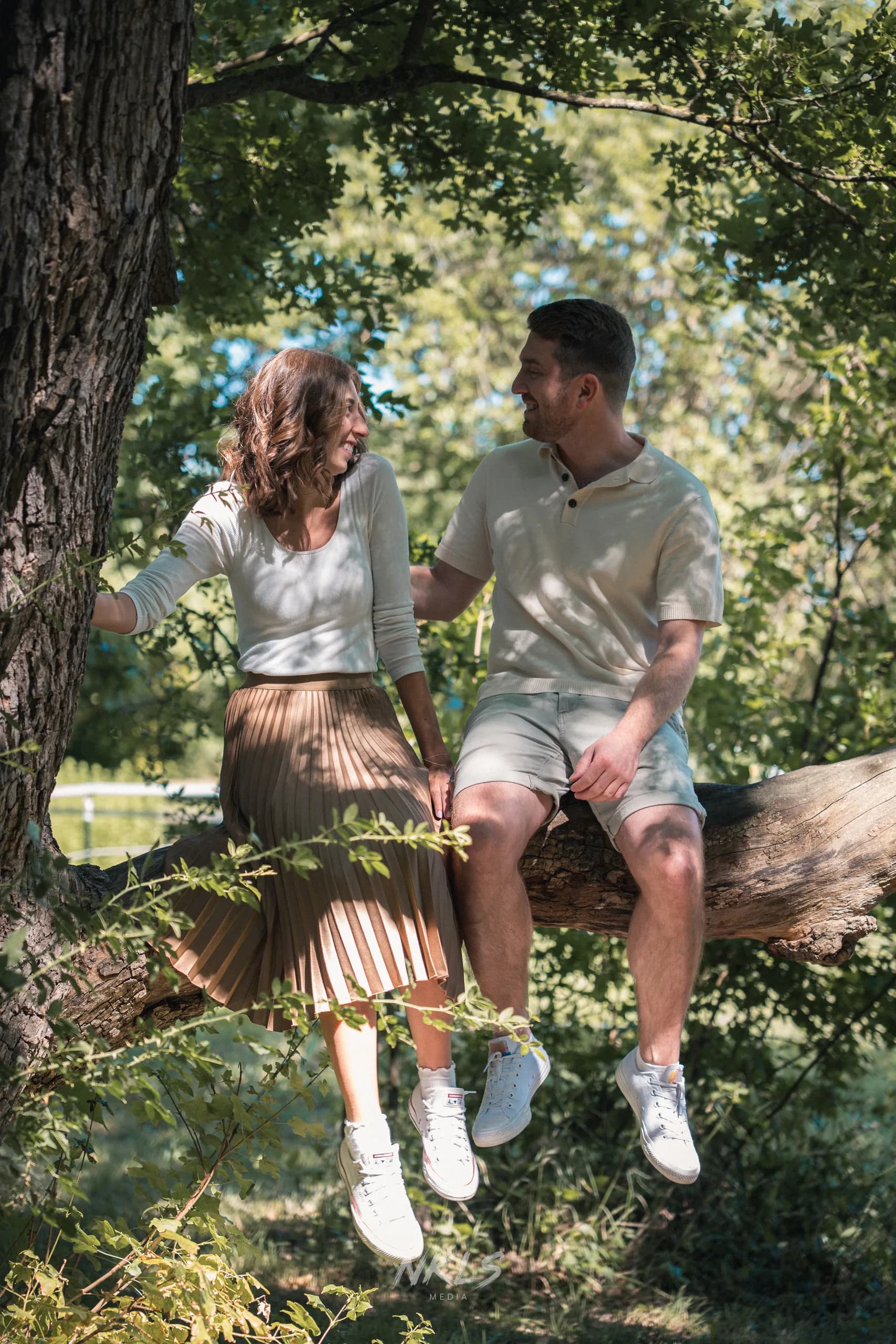 Couple backlit in the vineyards – wedding photographer Wachau