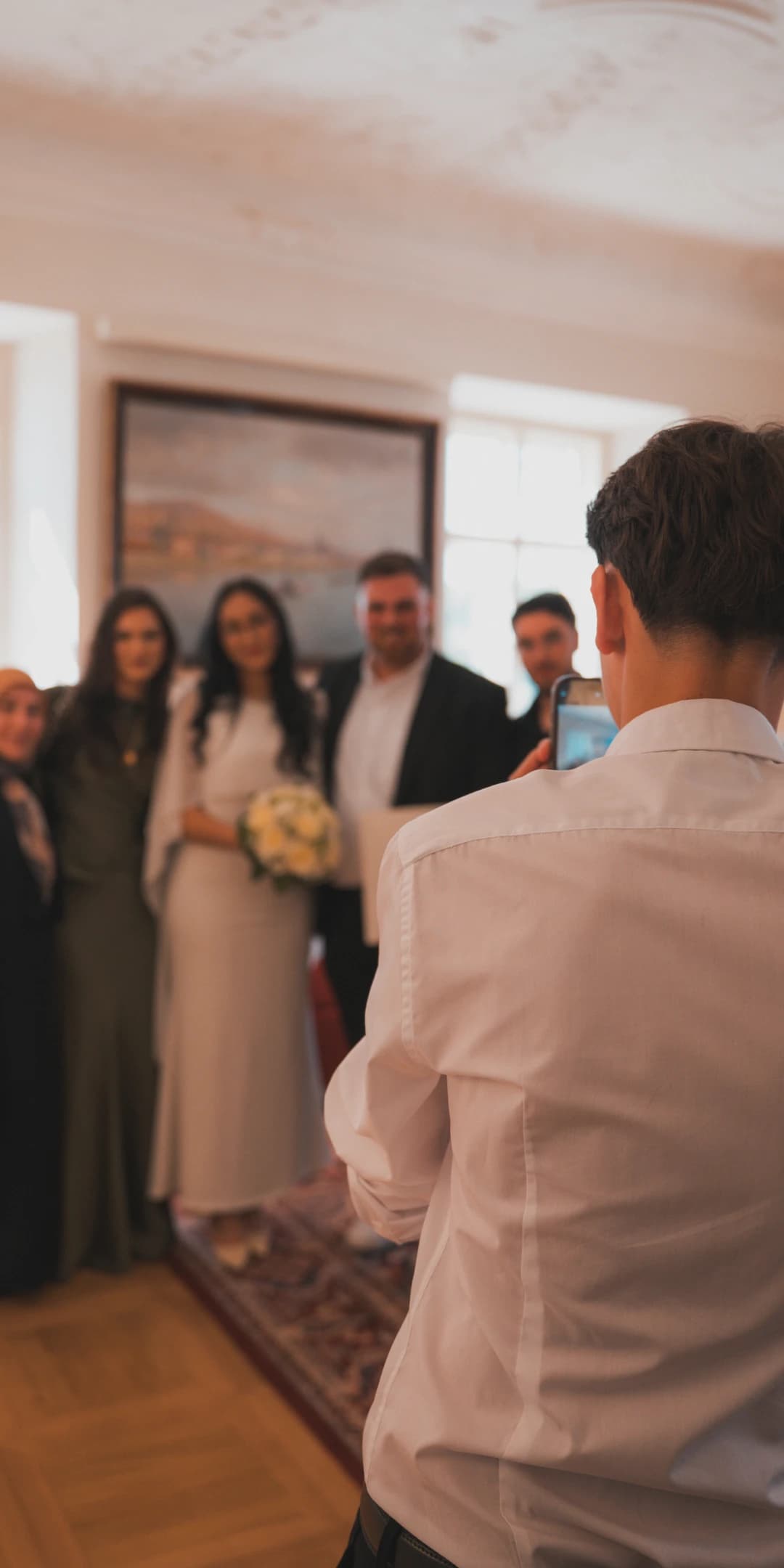 Brautpaar im Gegenlicht in den Weinbergen - Hochzeitsfotograf Wachau